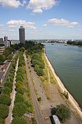 The Niederländer Ufer (Niederländer Bank) in the north of the Zoobrücke (Zoo bridge) in Cologne (Germany)